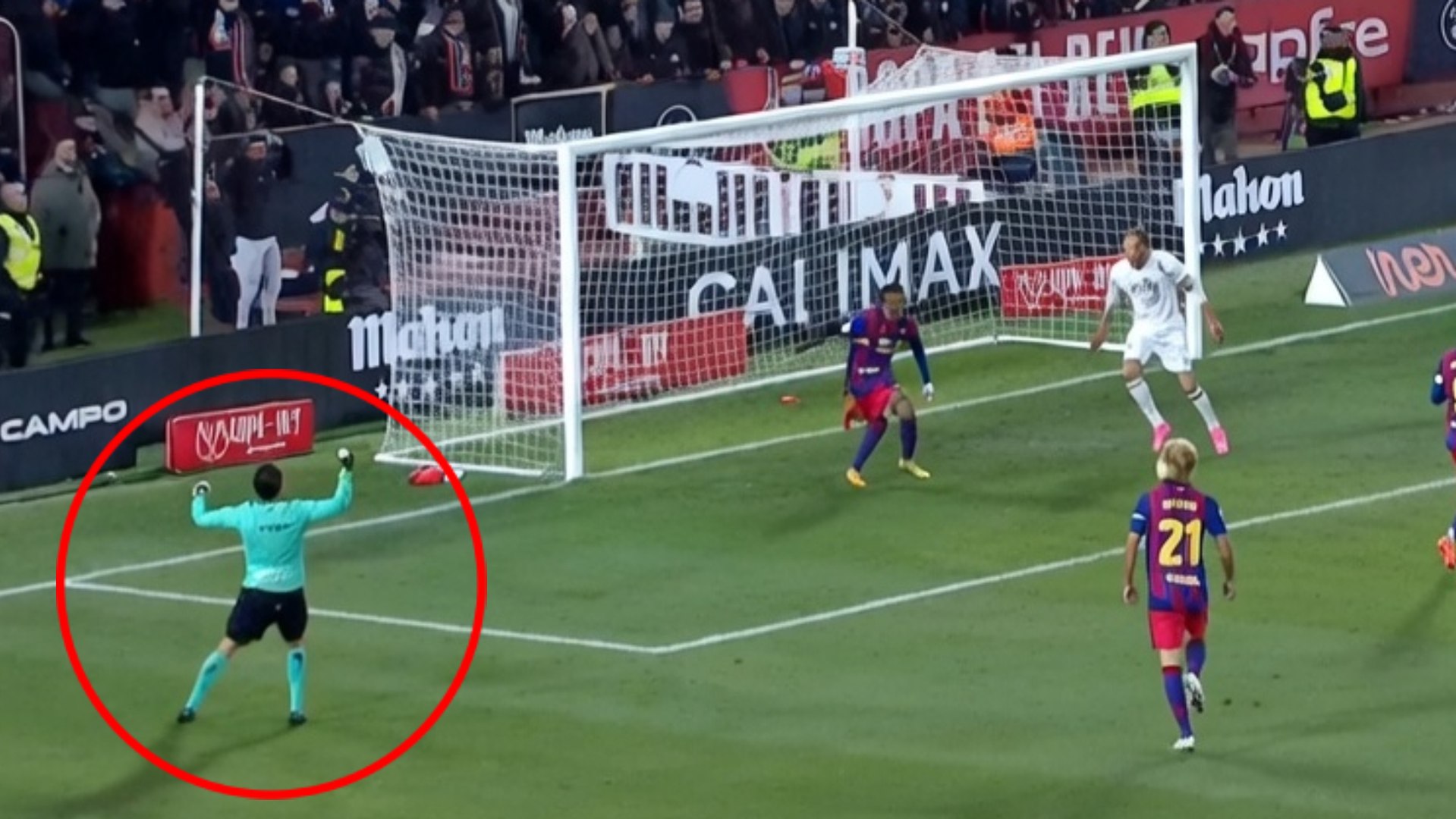 La reacción de Munuera Montero en la ocasión de Albacete: lenguaje corporal que molesta a los culés