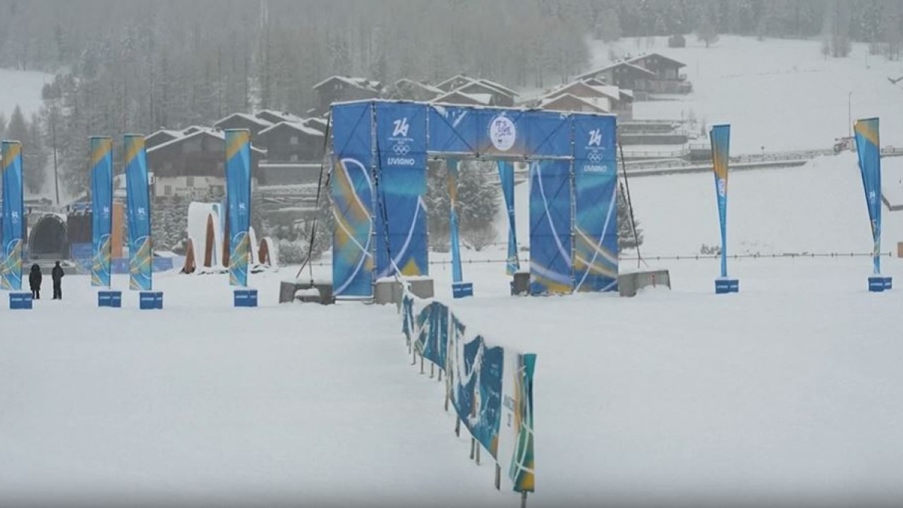 Neve a Livigno alla vigilia delle qualificazioni di Snowboard Big Air: «Una decina di centimetri, ottimo test per pulire le piste»