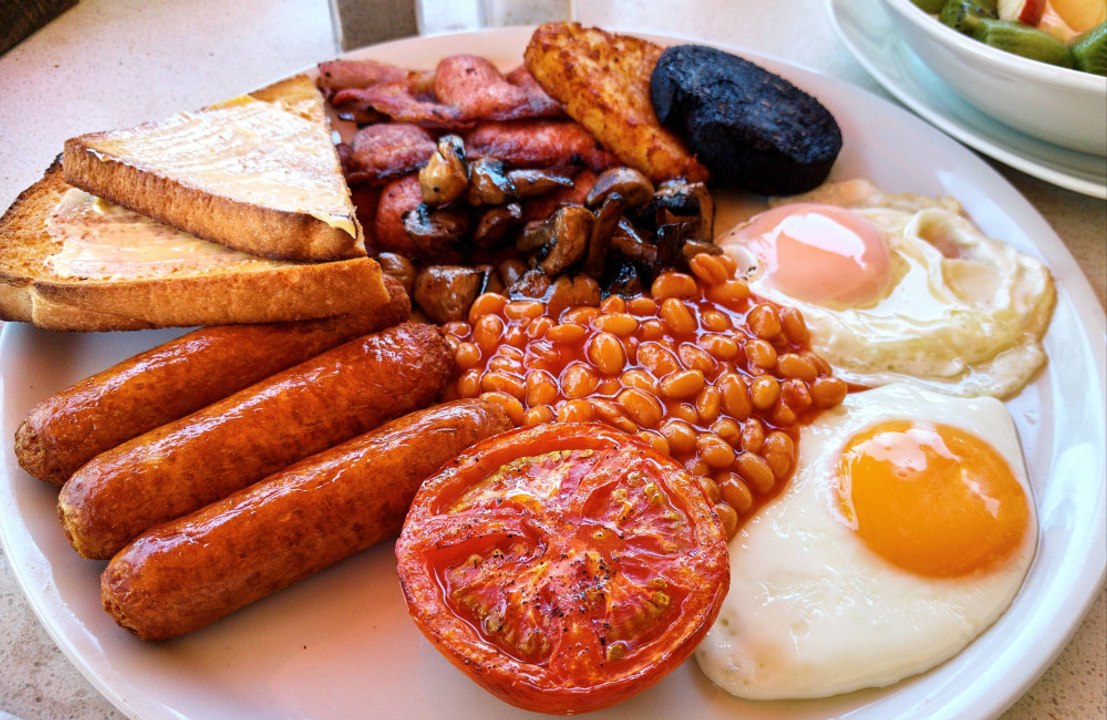 Food experts reveal calorific Full English breakfasts actually contain ‘superfood’