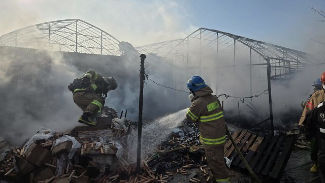 부산 비닐하우스 작업장 화재...50대 1명 숨져 / YTN