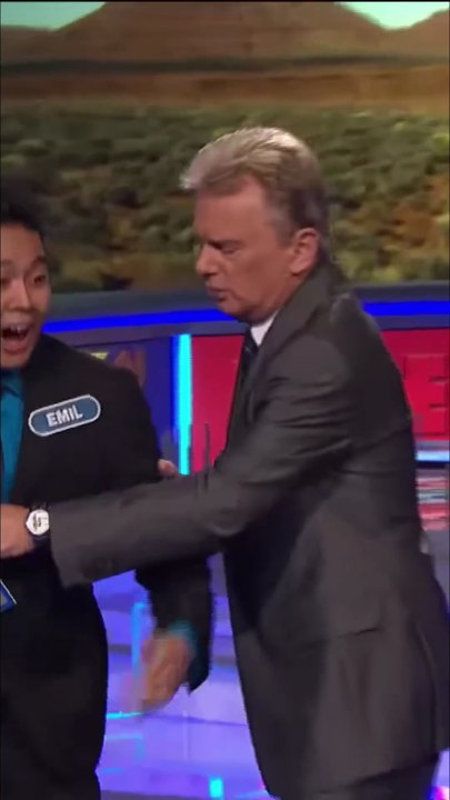 Pat Sajak and Vanna White Are Stunned by This Bonus Round on Wheel of Fortune