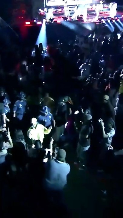 Missy Elliot Running Through Crowd