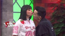 Ángel Castro rechaza beso de Ruby González
