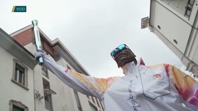 JO d'hiver - Snoop Dogg porte la torche olympique