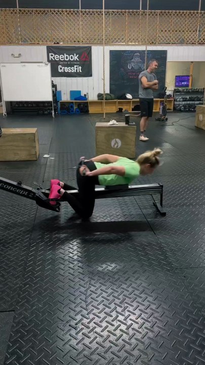 She is not doing the exercise correctly! 😂😂😂