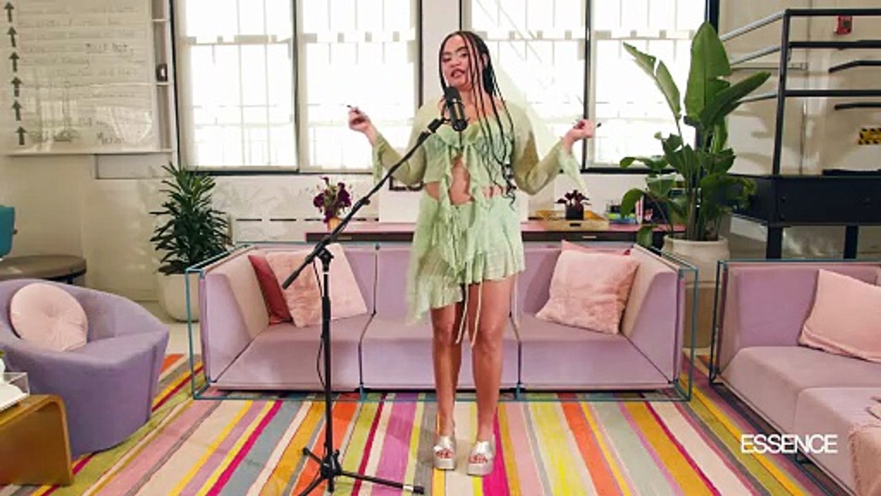 WATCH: ESSENCE Superlounge Performance: MOLIY