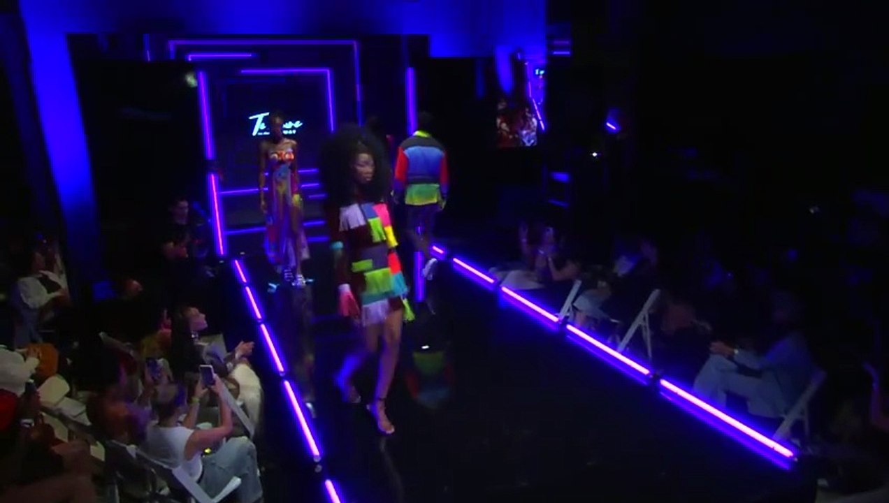 TEXTURE ON THE RUNWAY_clap_your_hands