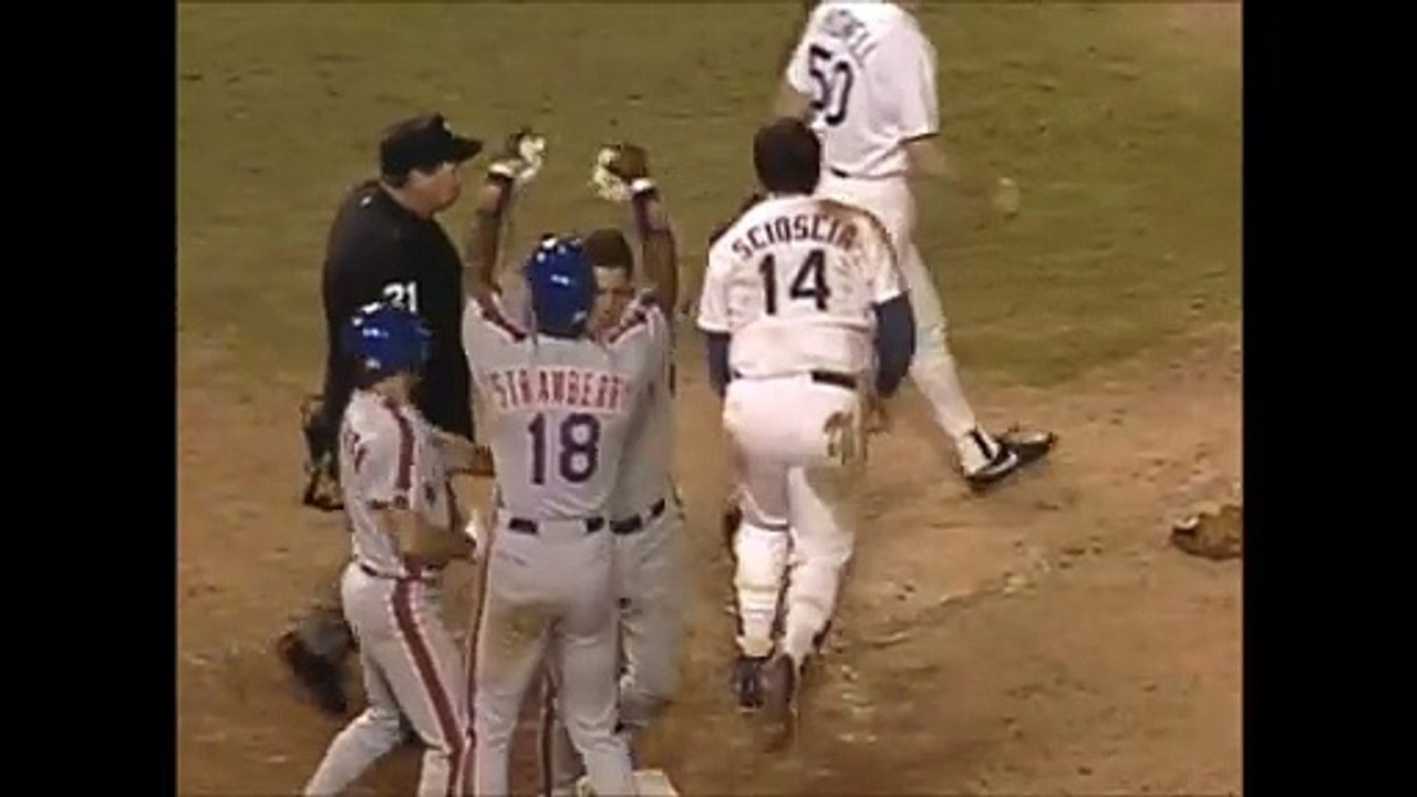 Gary Carter (NYM) hits an RBI Single, Kevin McReynolds bowls over Mike Scioscia (1988 NLCS Game 1)