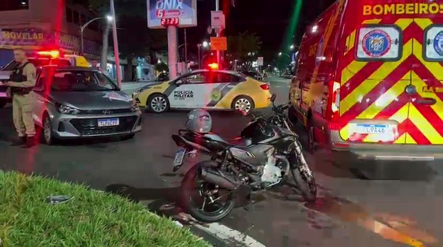 Ocupantes de moto ficam feridos após colisão com carro e patinete no centro de Umuarama 1