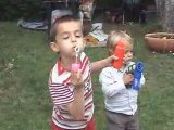 Les cousins au paradis des bulles!