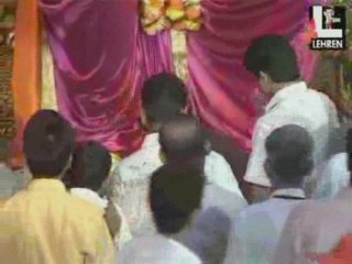 Swapnil Joshi visits ‘Lalbaagcha Raja’