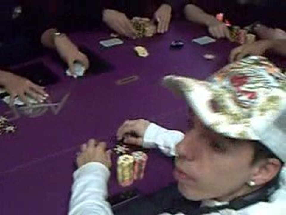 Croupière en action au deepstack CP de l'ACF
