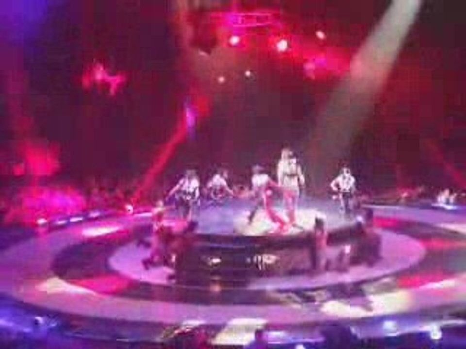 Britney Spears WOMANIZE (bercy 6 juillet 2009)