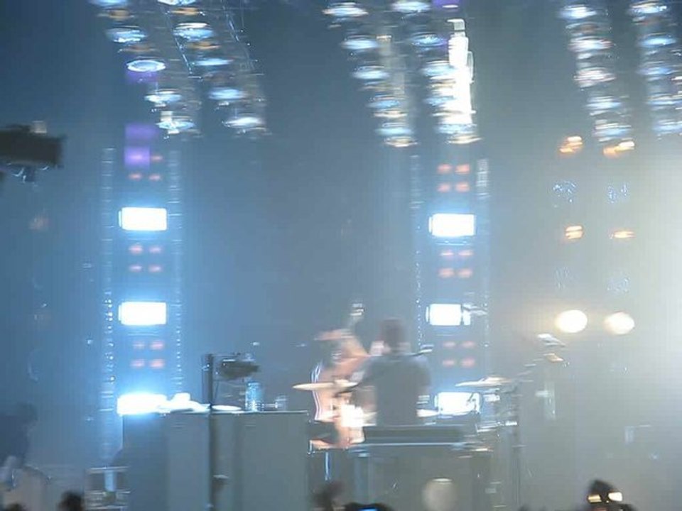 NIN @ Zénith | 07.07.09  Survivalism + Ilan B-Day + Physical