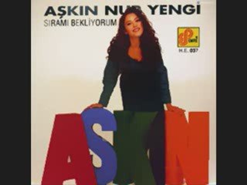 Aşkın Nur Yengi - Siyah Beyaz