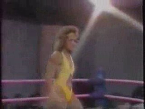 Olympia vs Attache (GLOW Wrestling) Espanol