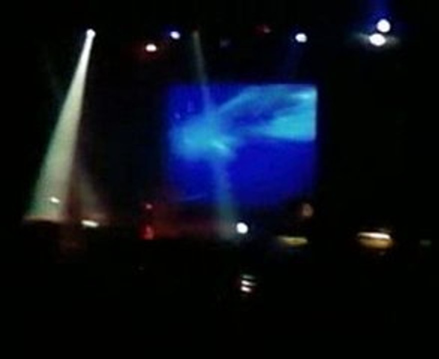 KERI . HILSON EN 1ER PARTIE IN PARIS/ZENITH LE 09 JUILLET 09