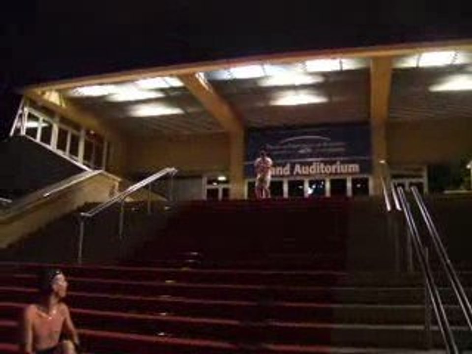 Jour 3 - Cannes - Jéré sur les marches de Cannes - comique