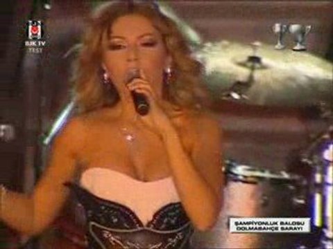 Hadise - Kahraman (Bjk Şampiyonluk Balosu / 10.07.09)