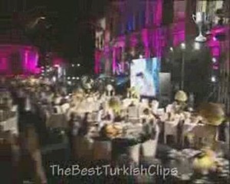 Hadise - Evlenmeliyiz 2009 [Canli Performans-2/10.07.09]
