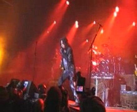 Alice Cooper Intro + it's Hot Tonight