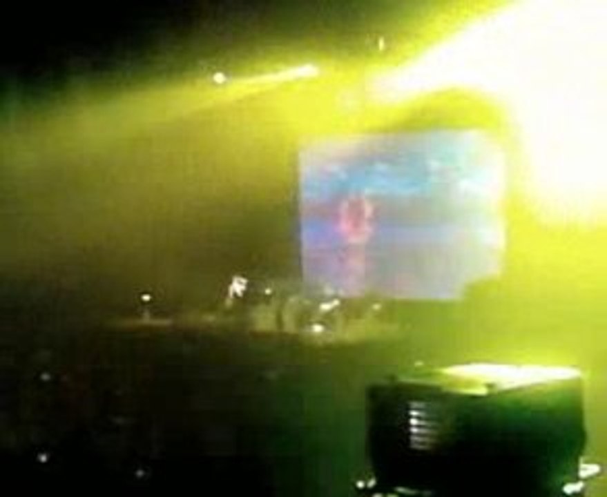 KERI . HILSON EN 1ER PARTIE IN PARIS/ZENITH LE 09 JUILLET 09