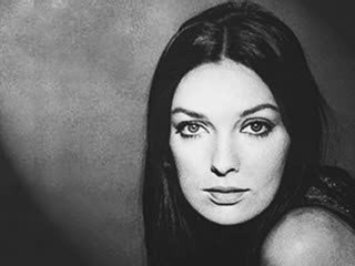 Marie Laforêt ne tremble pas face à la Franc-Maçonnerie...