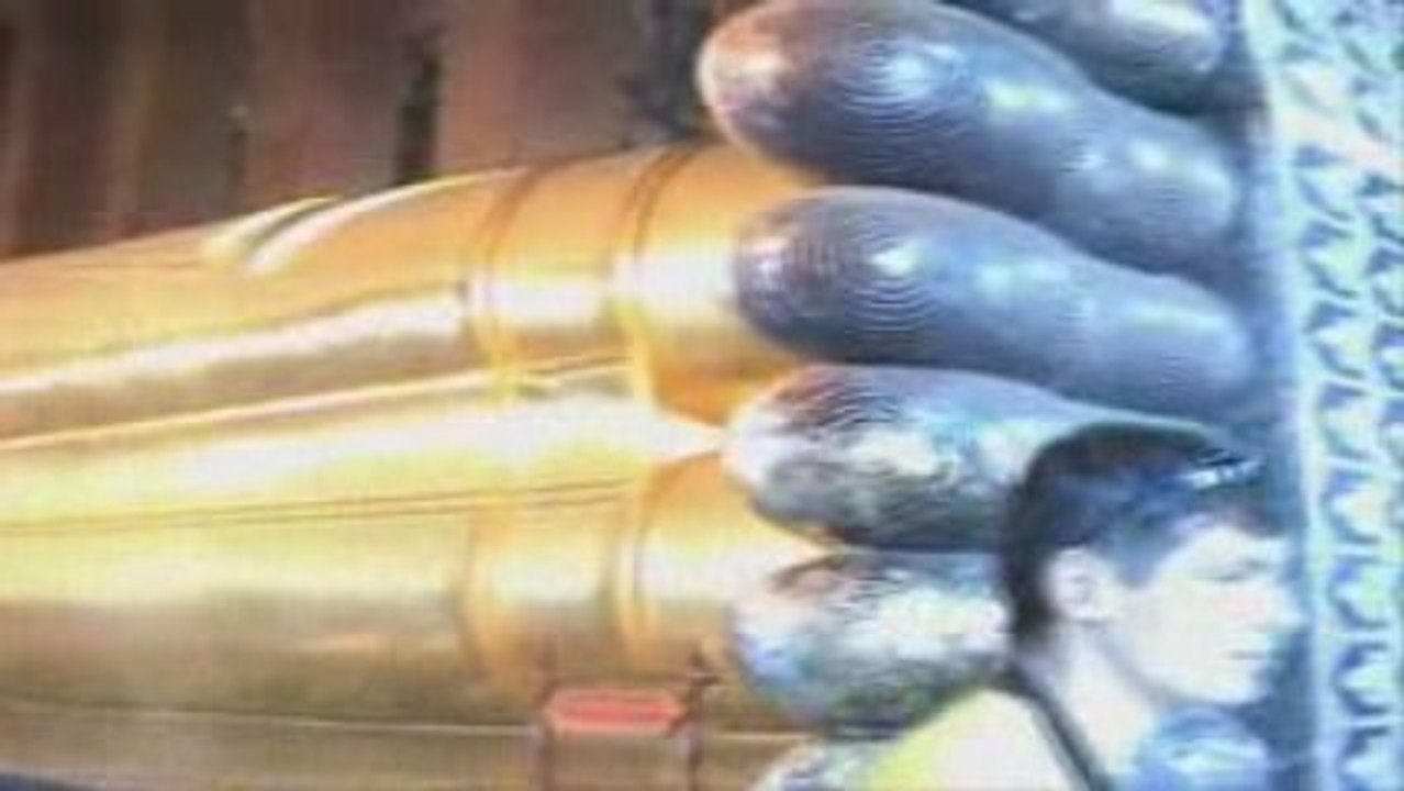 The Reclining Buddha of Wat Pho - 3rd Largest In Thailand!