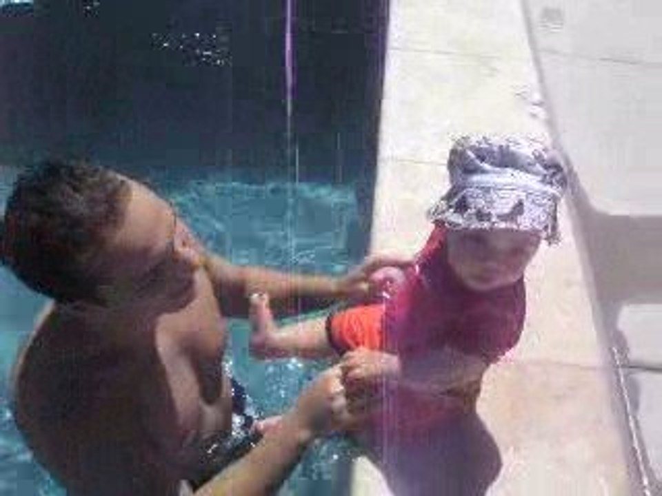 Mylan a la piscine
