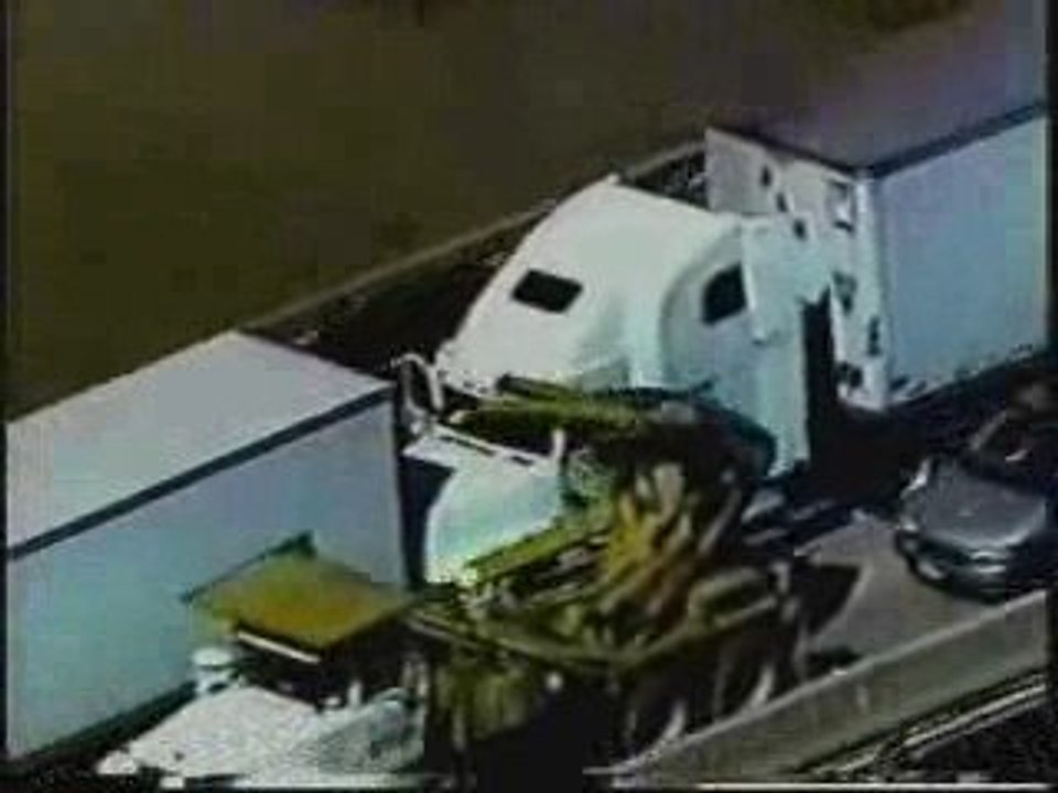 Tractor Trailer Rampage [from www.metacafe_.wmv