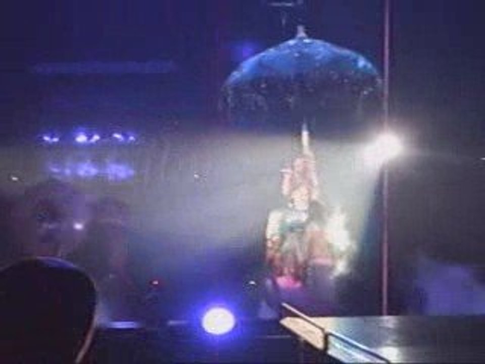 Britney Spears - Bercy 5 Juillet 2009 - Everytime