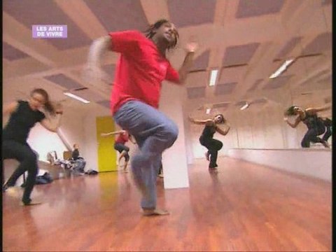 Cours de Gwo Ka, danse de la Guadeloupe à Caribailes