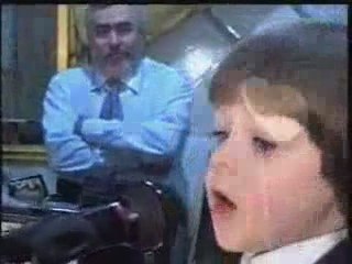 kücük cocuga bir bakın