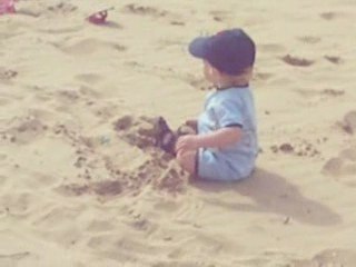 enzo dans la sable