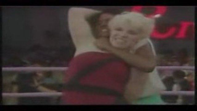 Ninotchka vs Ebony (GLOW Wrestling)