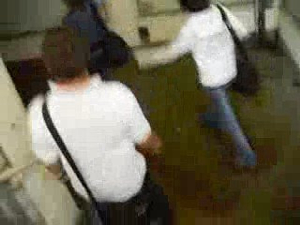 Des cons sous la gare XD