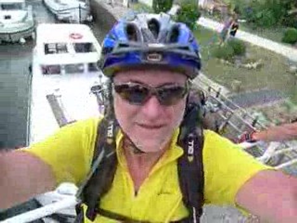 Canal du Midi en velo sur l'ecluse