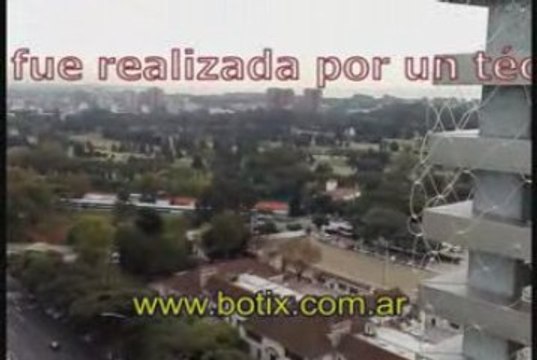 Como se instala una red en balcones con acondicionadores