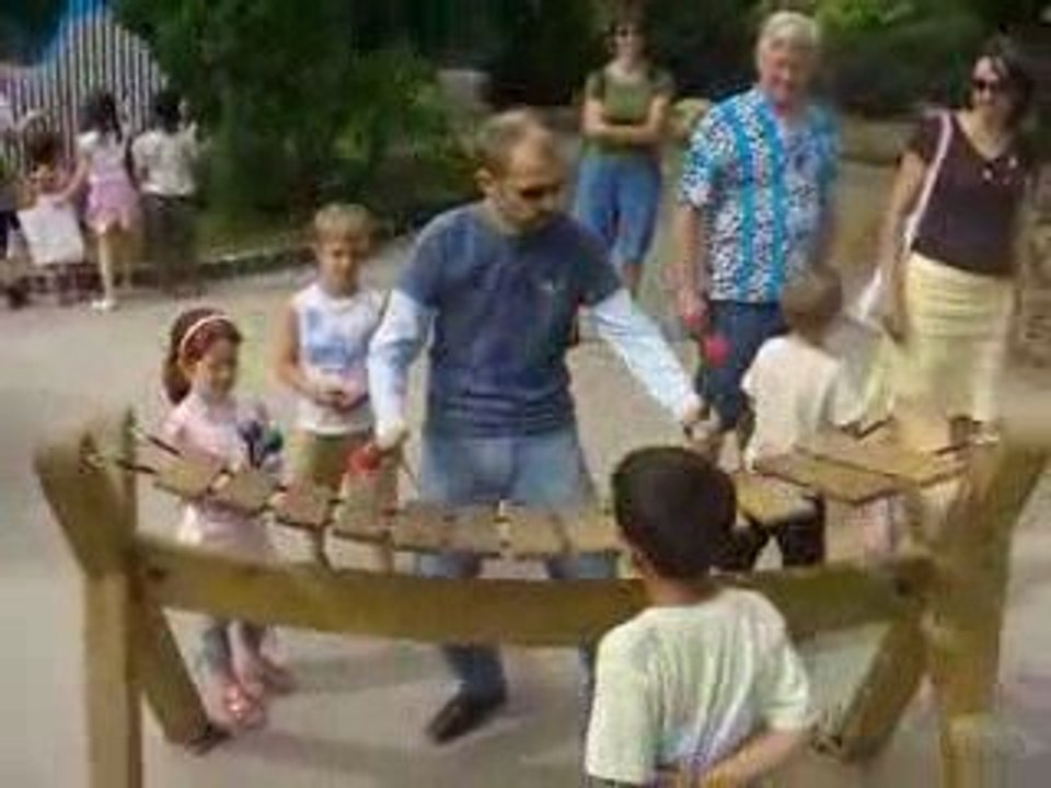 Larry Mullen Jr au jardin d'acclimatation