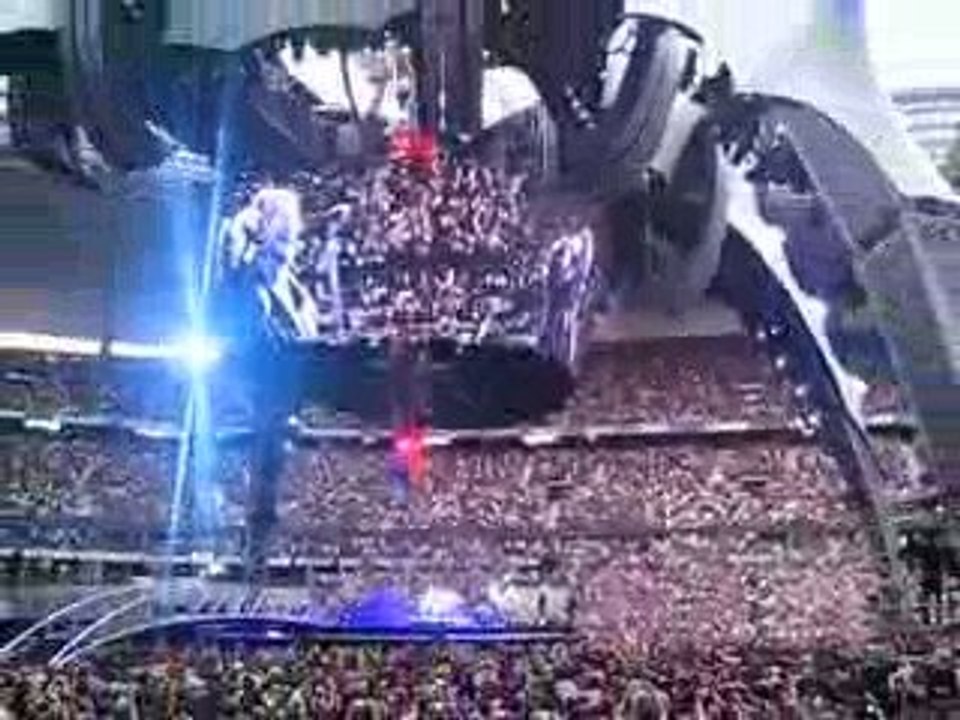 U2 live