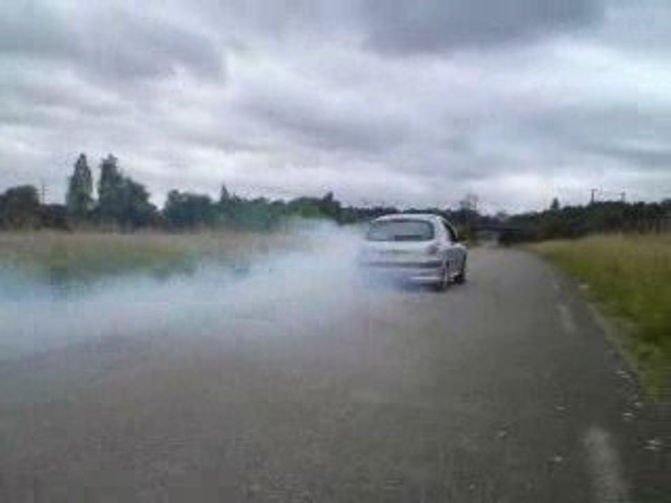 206 S16 pti démarage en fumé