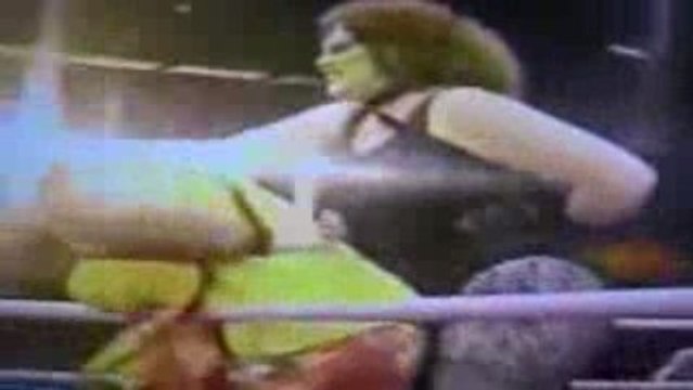 Strapmatch- Mount Fiji vs Matilda (GLOW Wrestling)