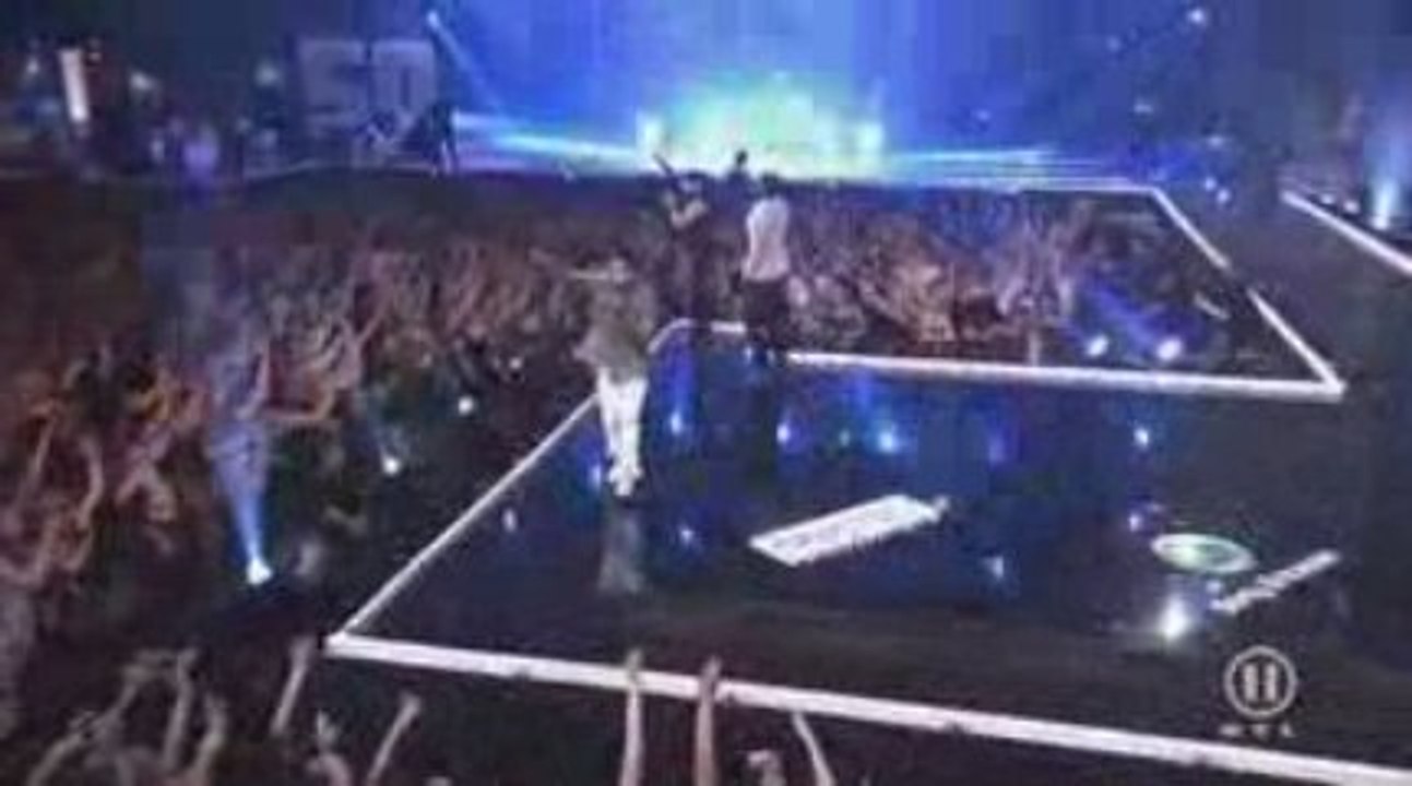 Black Eyed Peas -- Pump It live amazing