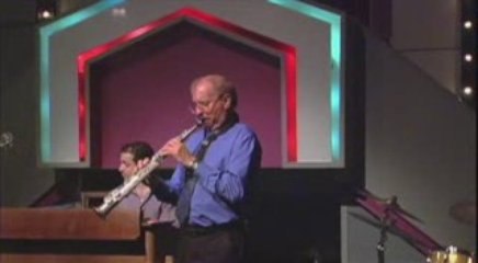 Saxophonist Larry Slezak plays Ellington tune