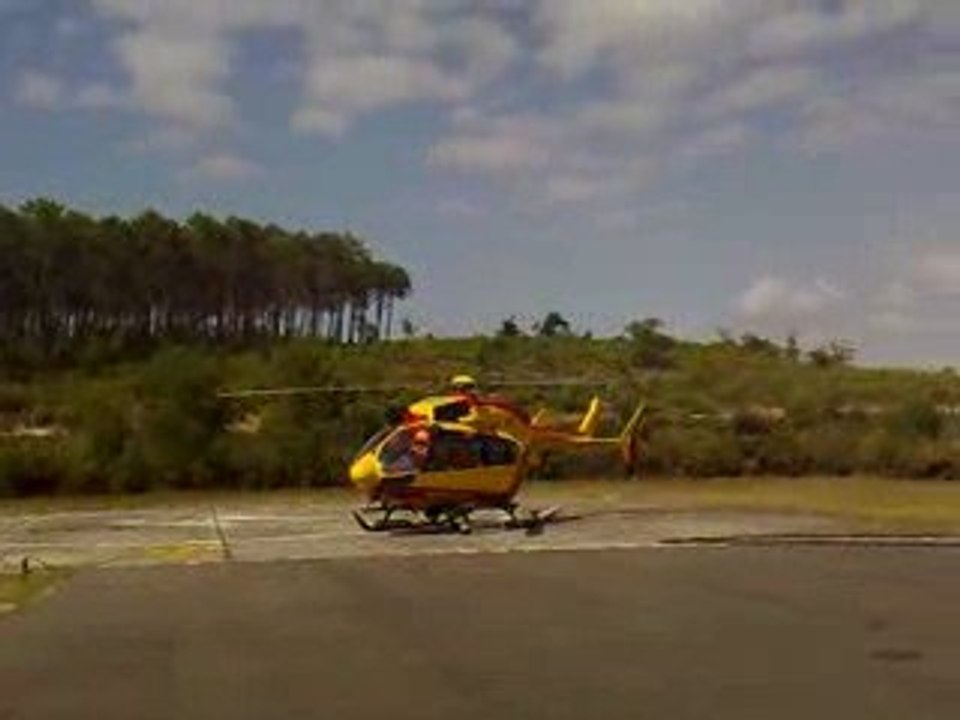 Decollage Hélicoptère Securité Civile à Lacanau Océan