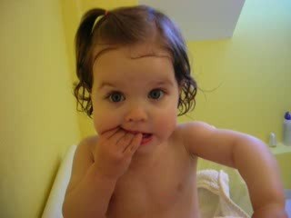 Léonie chante et danse