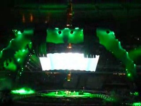 U2 PARIS :Sunday bloody sunday