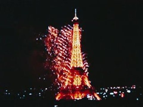 TOUR EIFFEL Feu d'artifice 2009 PARIS