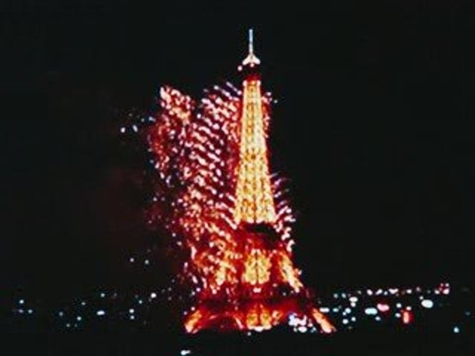 TOUR EIFFEL Feu d'artifice 2009 PARIS