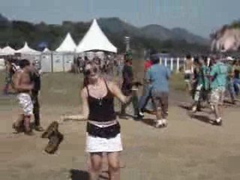 meuf completement déchirée